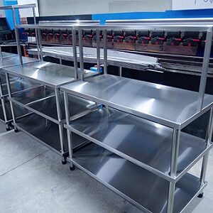 MESA DE 3 NIVELES CON REPISA EN ACERO INOXIDABLE