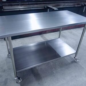 mesa de acero